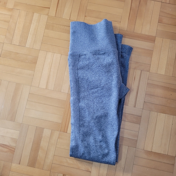 Two leggins - Picture 3 of 6